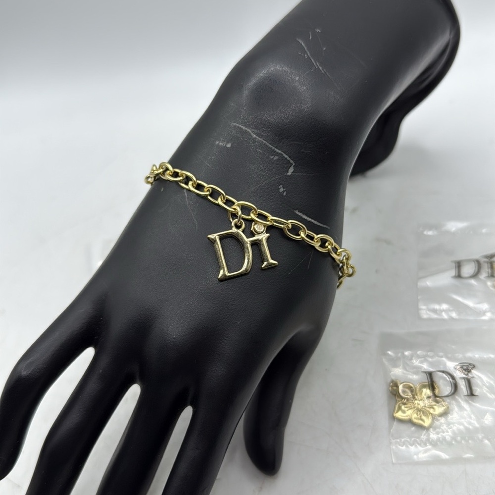 NWOT Di Diamond International Gold Tone Chain Bracelet 3 Charms Horseshoe Train